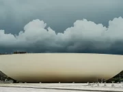 Deputados pedem investigação federal sobre megaoperação no Rio