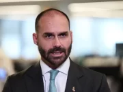 Passaporte diplomático de Eduardo Bolsonaro é anulado após perda de mandato