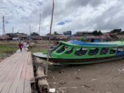 Seca fora de época no Amazonas faz rios secarem e dificulta transporte em cidades do interior