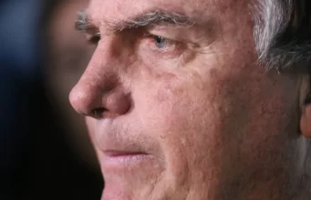 Moraes autoriza ida de Bolsonaro a hospital para fazer exames