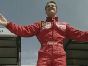 Michael Schumacher já não fica acamado e usa cadeira de rodas, diz jornal