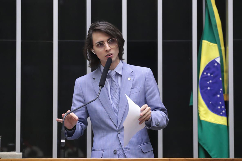 Amom troca de partido e altera cenário à Câmara