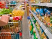 Trabalhador em Manaus precisa de 85 horas de trabalho para comprar alimentos básicos