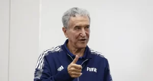 Técnico do tetra, Parreira apresenta melhora, mas permanece na UTI