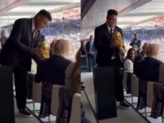 Ronaldo Fenômeno leva taça da Copa do Mundo para Trump encostar em camarote