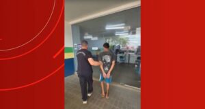 Filho é preso após segurar a própria mãe com deficiência pelo pescoço e esconder os documentos dela no AM