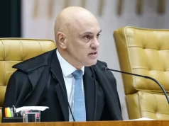 Por ordem de Moraes, PF faz busca por armas na casa de Bolsonaro