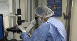 Saiba como cientistas “curaram” pacientes infectados com HIV