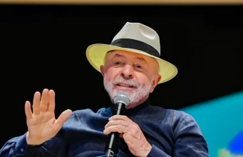 PDT oficializa apoio a Lula e estará com o PT no 1° turno após 12 anos