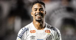 Quem é Hayner, lateral emprestado pelo Santos e alvo de operação policial