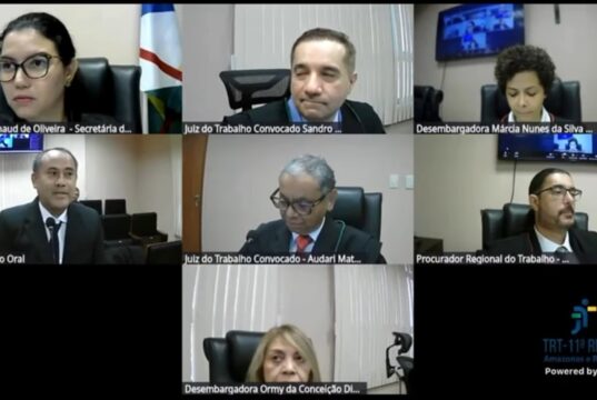 Pedreiro elogiado por magistrados ao fazer própria defesa em tribunal ganha bolsa para cursar Direito em Manaus