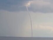 VÍDEO: tromba d’água se forma sobre lago durante tempestade no interior do AM