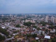 Chuva encerra sequência de 17 dias de seca e melhora qualidade do ar em Manaus
