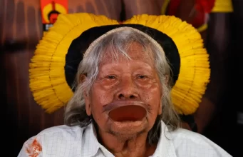 Cacique Raoni, de 94 anos, recebe cuidados paliativos em Mato Grosso