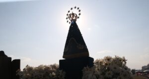 Dino manda PF investigar disseminação de ataques a imagens católicas