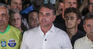 Polícia Federal cancela passaportes de Flávio Bolsonaro