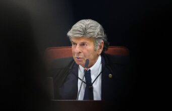 Fux pede acesso a processos contra Jair Bolsonaro no STF