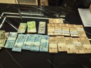 PF apreende R$ 100 mil, placas usadas em viaturas e material de campanha na casa de ex-secretário do AM