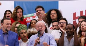 Lula cobra Flávio Bolsonaro sobre apoio ao fim da escala 6×1